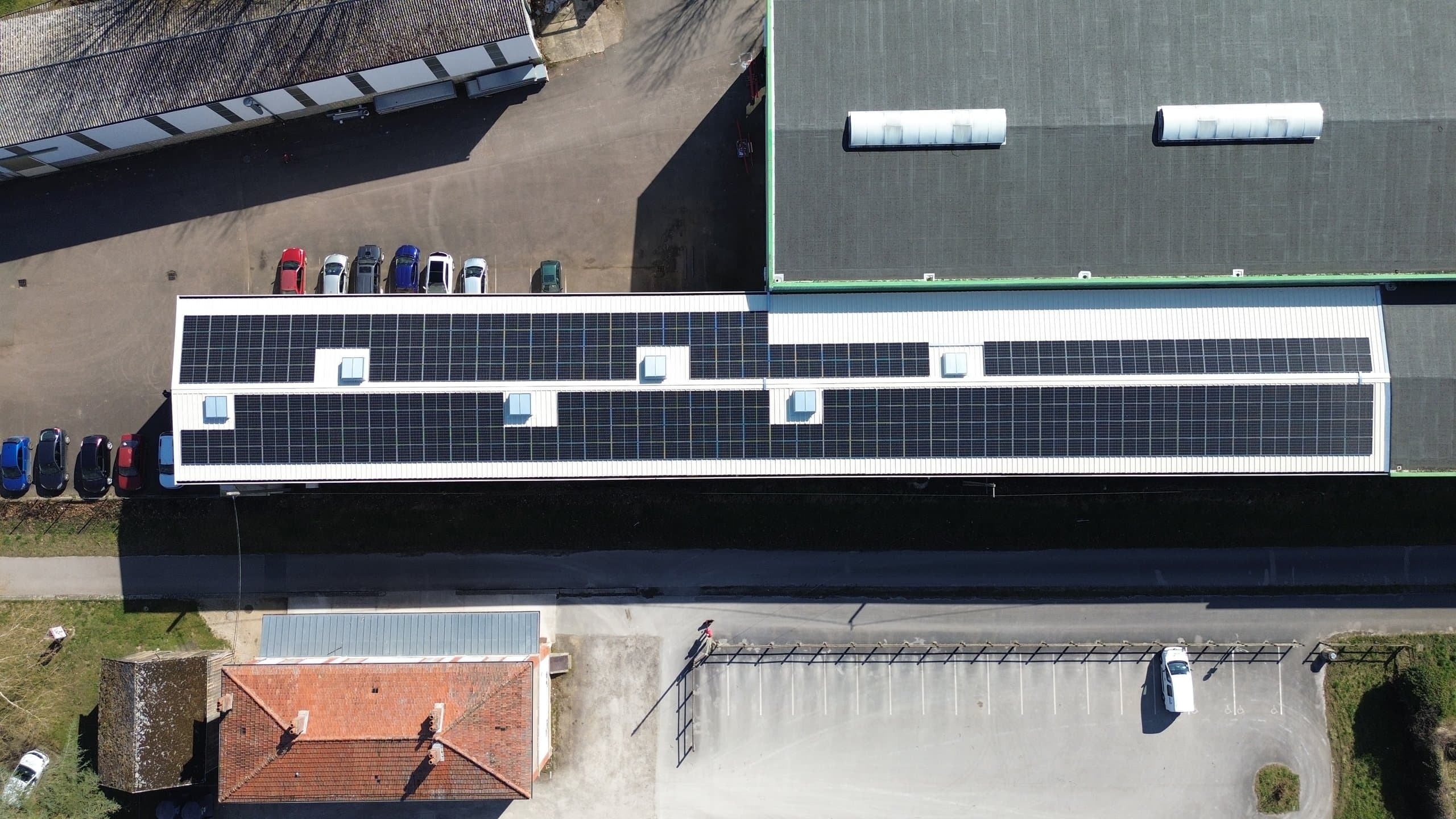 Centrale photovoltaïque en toiture du site CLEIA à Nolay
